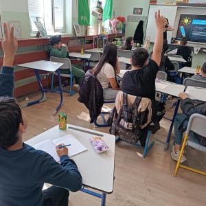 Академия „Равен старт“ дава финансови съвети на ученици от квартал „Факултета“