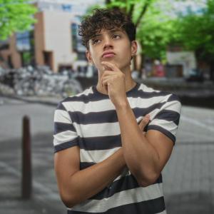 Хората са единственият вид с брадичка, макар че не ни служи за нищо