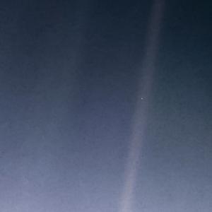 NASA пусна обновена версия на Бледа синя точица: Култовата снимка на Земята