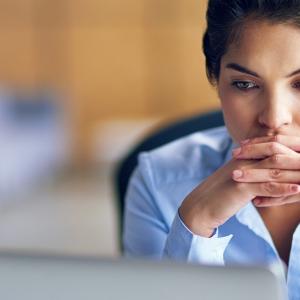 Защо мозъкът ни казва, че нещо е спешно, дори когато не е