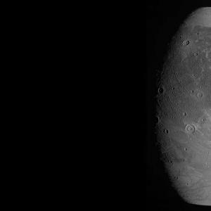 “Джуно“ направи едни от най-близките и детайлни снимки на Ганимед, спътника на Юпитер
