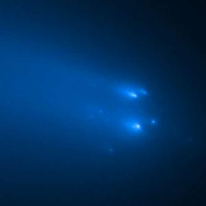 Космически апарат прелетя през опашката на разпаднала се комета