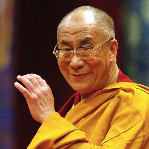 10 навика, които изпиват енергията ни и как да се откажем от тях според Далай Лама