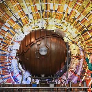 В ЦЕРН откриха три нови, нерегистрирани досега елементарни частици