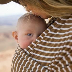 Как да изградим връзка с бебето от първия ден 