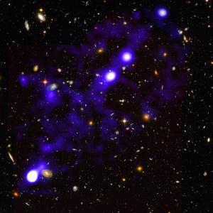 Астрономи направиха великолепни снимки на „космическата мрежа“ от галактически нишки
