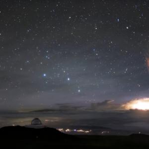 Загадката на мистериозните светкавици, които „удрят“ космоса, а не Земята