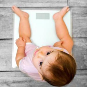 Ръст и тегло на бебето до 1 година