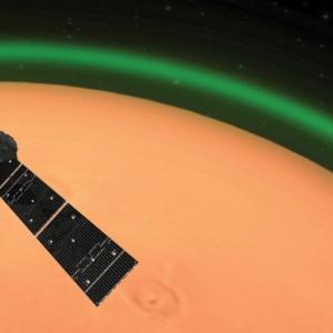 Астрономи засякоха красиво зелено сияние в атмосферата на Марс