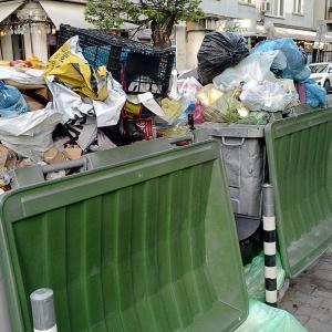 От преливащи кофи до справедлива система: време ли е да плащаме, колкото изхвърляме?