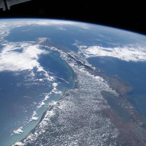 Тихият океан се намира на по-високо ниво от Атлантическия при Панамския канал. Как е възможно това?