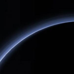 Атмосферата на Плутон изчезва бавно