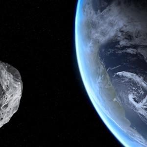 Астероид с размерите на малък камион ще профучи покрай Земята в четвъртък вечерта 