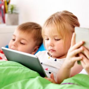 Интелигентността на децата е изложена на риск, ако играят твърде често на таблет или смартфон