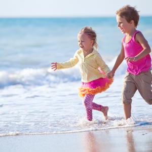 Как морето помага на децата при конкретни здравословни проблеми
