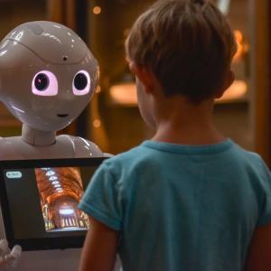 Децата по-лесно споделят своите преживявания с роботи, отколкото с възрастни
