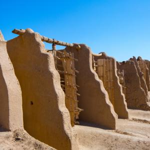 Вятърните мелници в Нащифан, построени преди повече от 1000 години от древните перси, работят и днес