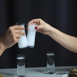 Виц: Ако една жена пие ракия всяка вечер с мъжа си