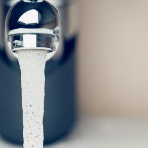 Мета анализ потвърди връзката между лития в чешмяната вода и степента на самоубийства