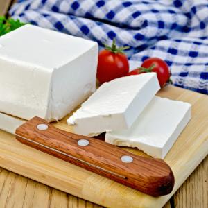 Когато хапваме сирене, предпазваме зъбите си от кариес