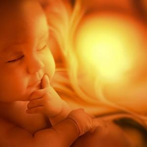 10 невероятни неща, които бебето прави в утробата