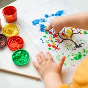 Как да ангажирате вниманието на 2-годишното дете