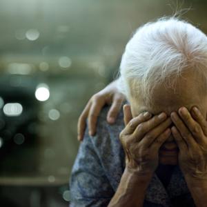 Защо жените са по-склонни да развият болестта на Алцхаймер?