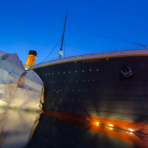 Айсберг в музей на „Титаник“ рани трима души