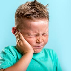 Как правилно да реагирате, когато детето има болки в ушите