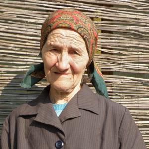 Виц: Фейсбук е досущ като баба ми