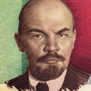 Виц: На смъртния си одър Ленин повикал при себе си Сталин