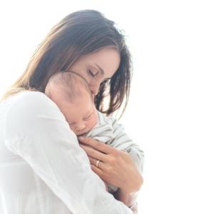 Защо бебето губи тегло в първите дни от живота