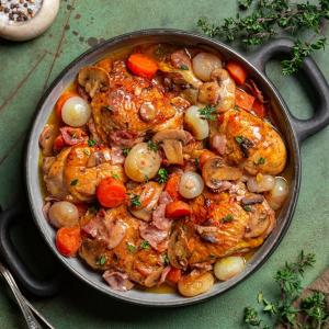 Coq au Vin (Петел във вино): Френската класика, която стопля душата