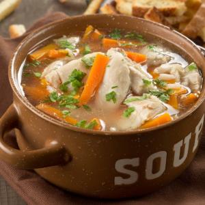 Пилешката супа е лек от хиляди години. Но защо?