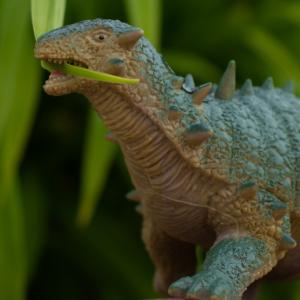 Вкаменелости от ларинкс показват, че вид динозавър е бил способен да издава звуци като птица