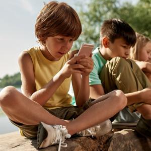 Голямо изследване поставя в контекст вредното влияние на екраните върху децата