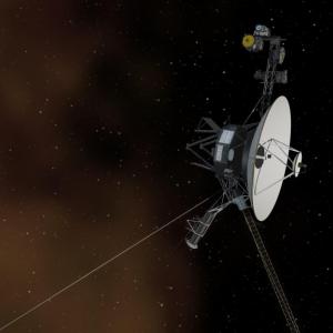 5 септември: NASA изстрелва космическата сонда „Вояджър 1“