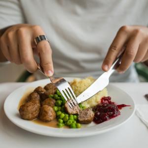 Виц: Тъща към зетя - Яж, яж!