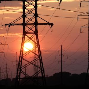 Дневната и нощната тарифа на тока: време ли е за промяна?