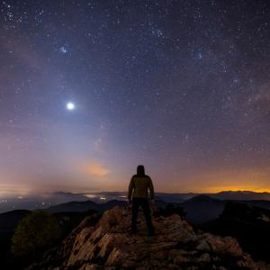 Любителите астрономи могат да наблюдават сияние, известно като зодиакална светлина