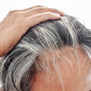 5 храни отлагат побеляването на косата 