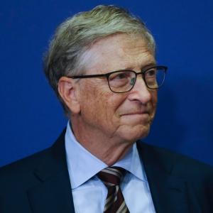 Бил Гейтс предупреждава: Злонамерени хора ще използват изкуствения интелект и ни очакват „много неприятни изненади“