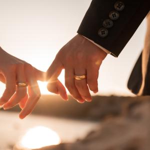 Бракът се свързва с по-нисък риск от рак в проучване на 4 милиона случая