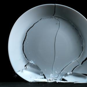 Нов универсален закон предсказва как повечето обекти се разбиват на парченца