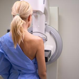 Затлъстяването и алкохолът увеличават риска от рак на гърдата при жените с напредване на възрастта