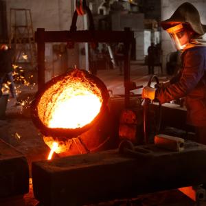 От канализацията до пещта: как утайките от отпадъчни води правят производството на стомана по-екологично