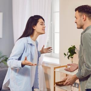 Виц: Най-накрая си сменил чорапите, които носеше от два месеца!