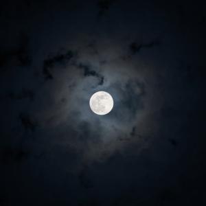 Вече можем да наблюдаваме как Луната закрива звезди от купа Плеяди