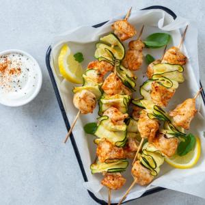 Готвим заедно и вкусно: Пилешки шишчета с тиквички
