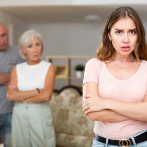 Виц: Свекървата - Хубава ви е къщата, ама...